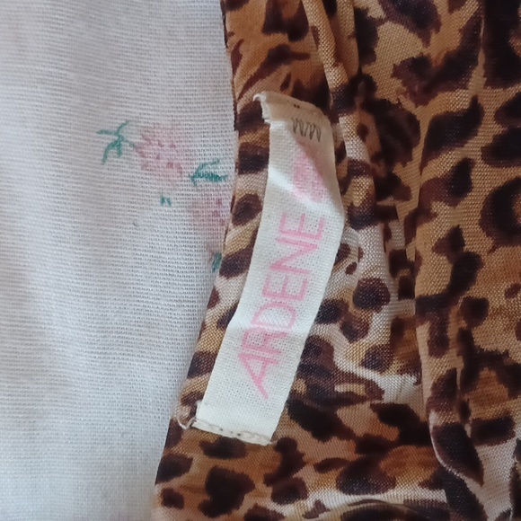 5 For $15 Cheetah print flowy cropped blouse - Picture 7 of 11